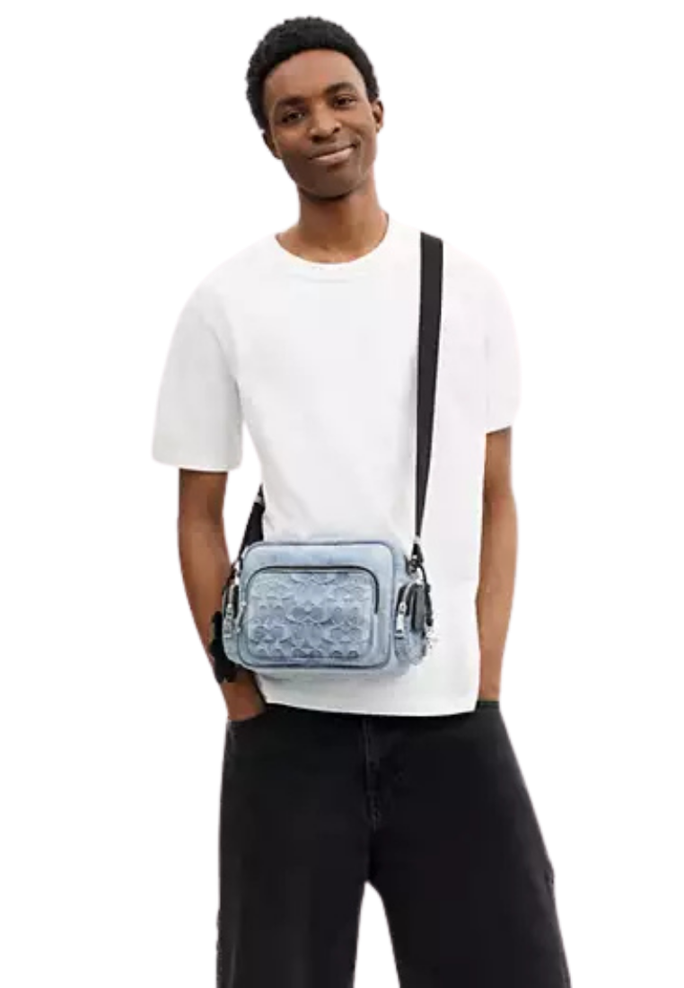 ( PREORDER ) Coach Fletcher In Loved Signature Denim Shoulder Bag In Light Indigo CEA06