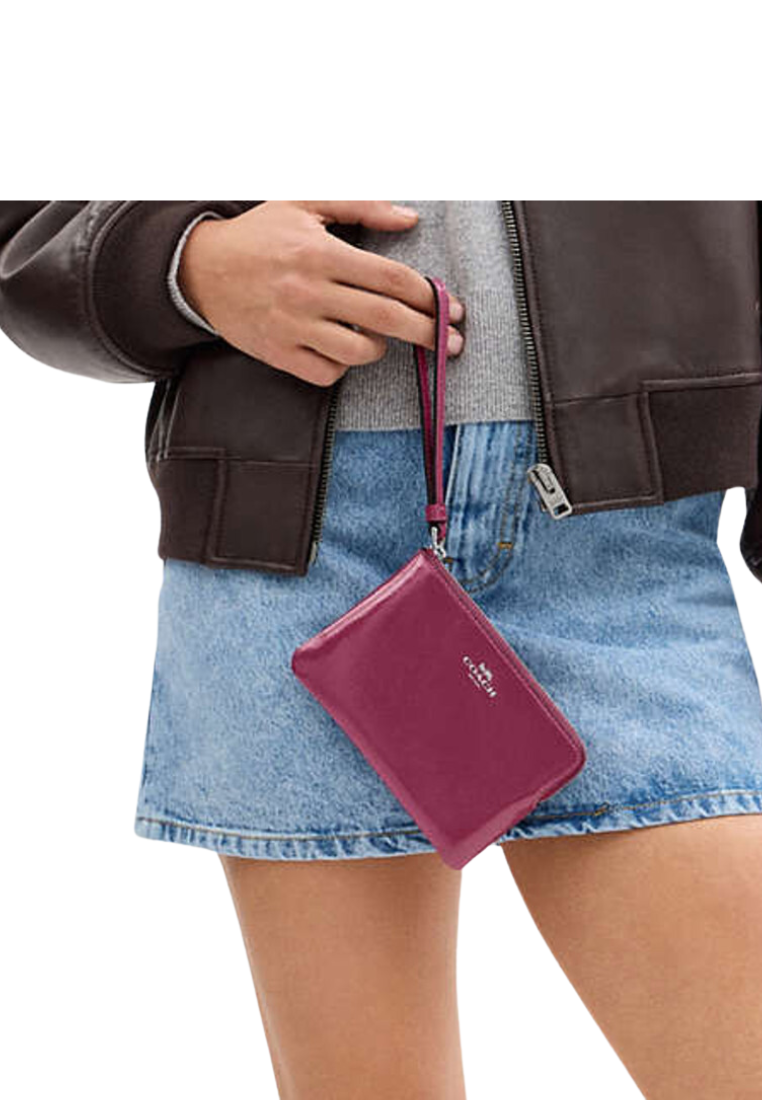 Coach Corner Zip Wristlet In Pink CW855