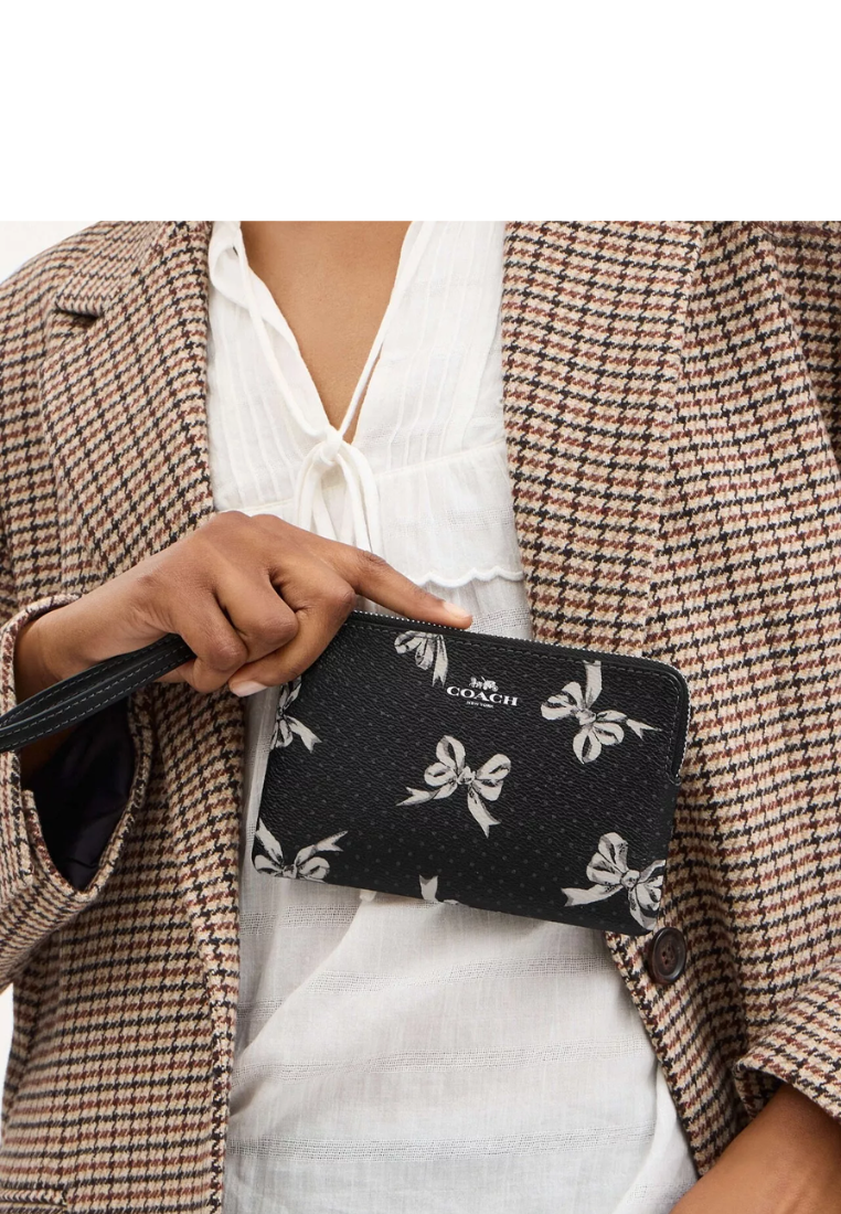 Coach Corner Zip Wristlet With Bow Print
In Black Multi CZ441