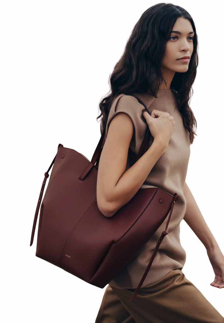 ( PREORDER ) Polene Cyme Tote Bag In Textured Black Cherry