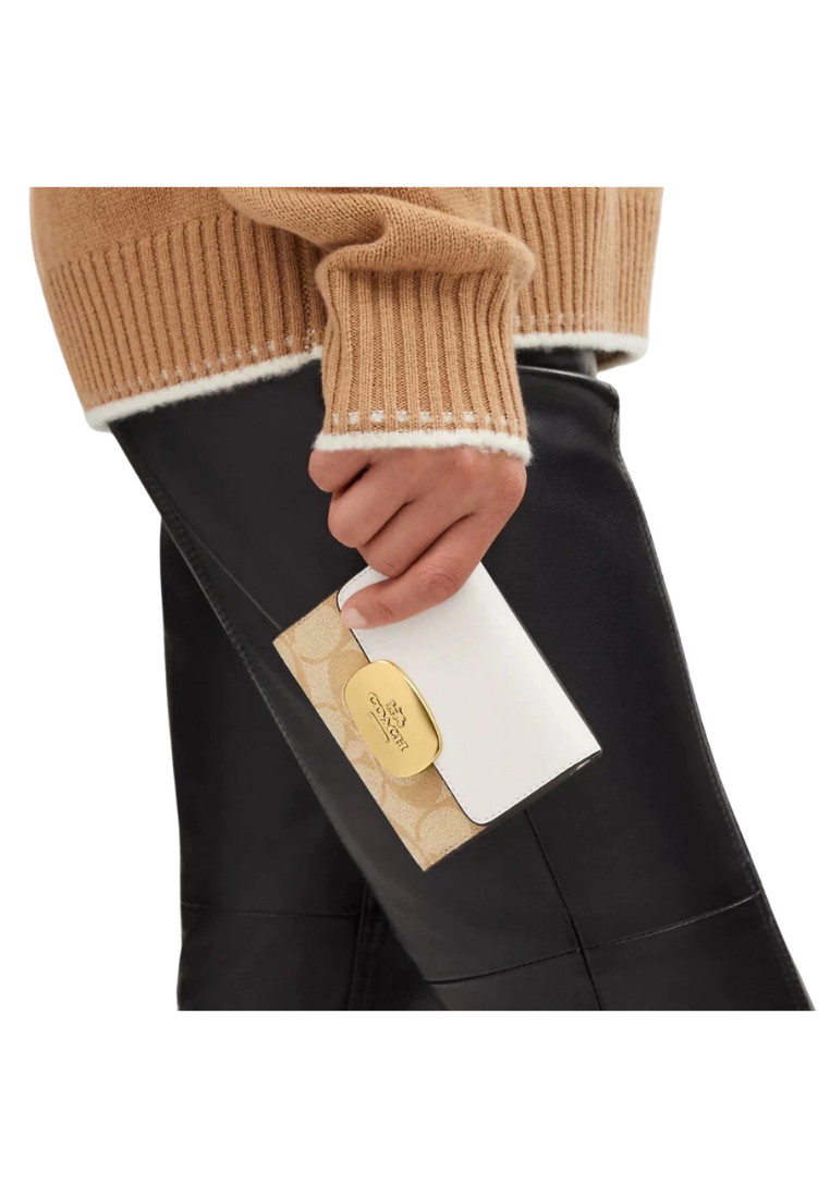Coach Eliza Small Wallet In Signature Canvas In Light Khaki Chalk CP255