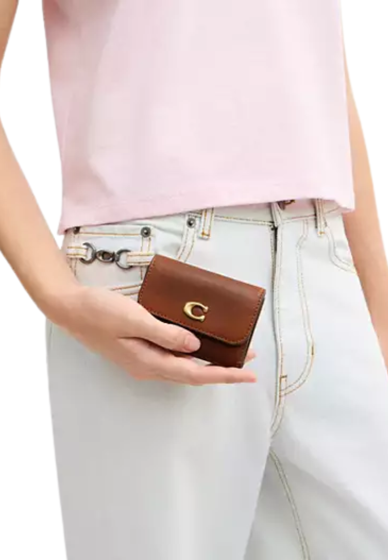 ( PREORDER ) Coach Essential Wallet Loved Leather Card Holder In Brown CFG62