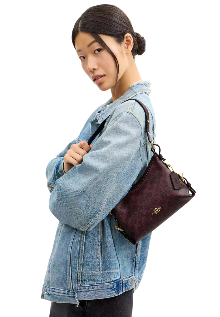( PREORDER ) Coach Laurel 22 With Buckles In Signature Canvas Shoulder Bag In Black Current CFP26