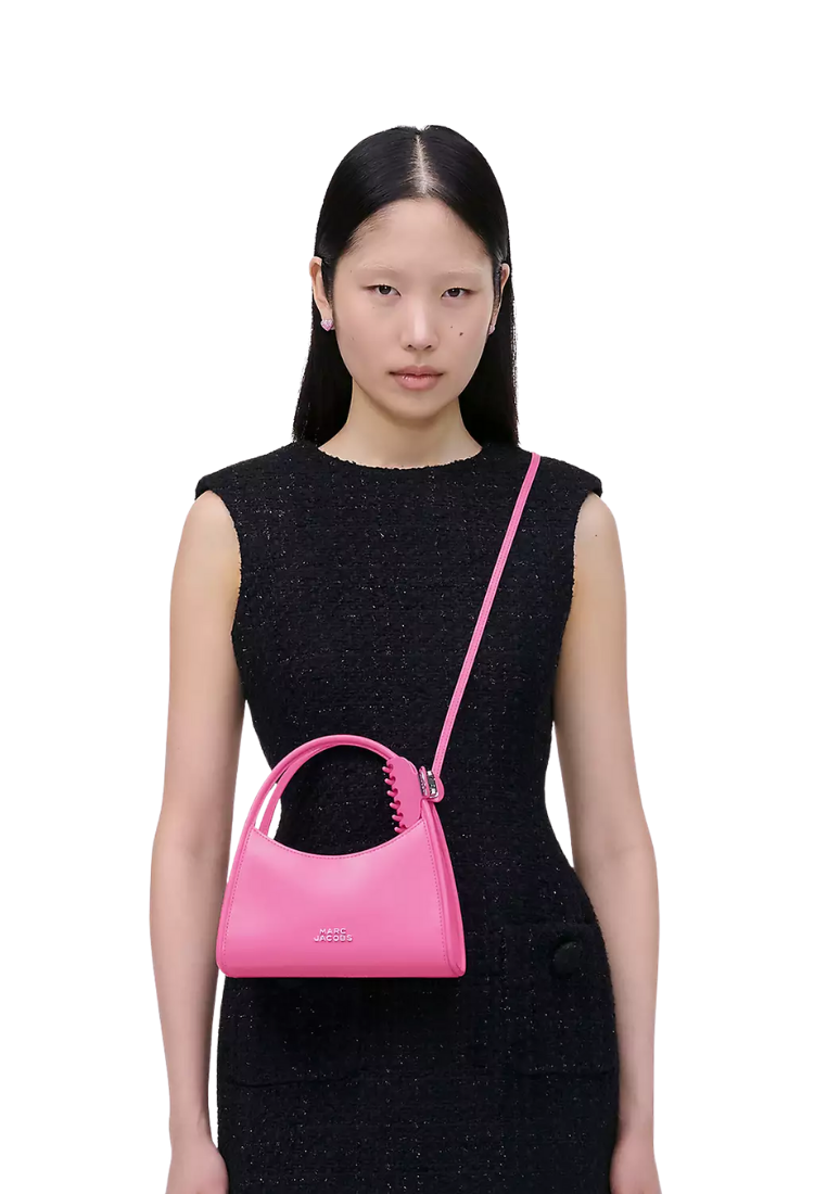 ( PREORDER ) Marc Jacobs The Glam Claw Clip Crossbody Bag In Bow Pink 2P5HCR010H02