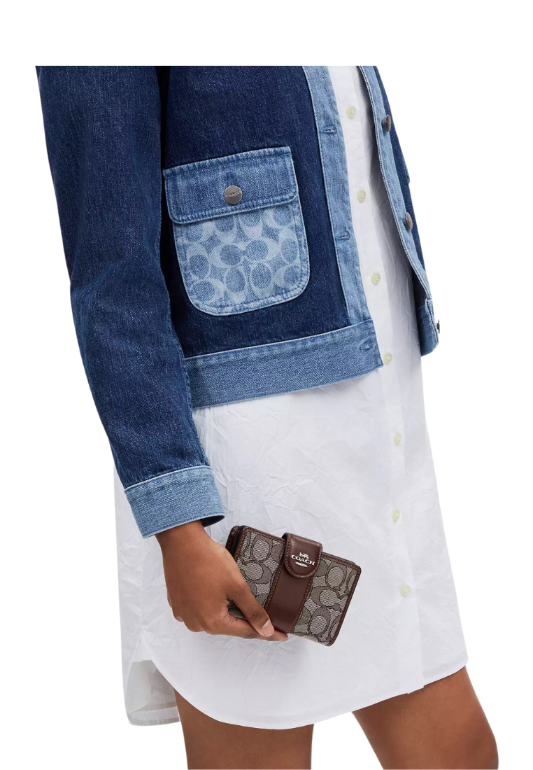 ( PREORDER ) Coach Medium Corner Zip In Signature Jacquard Wallet In Silver Oak Maple CU987