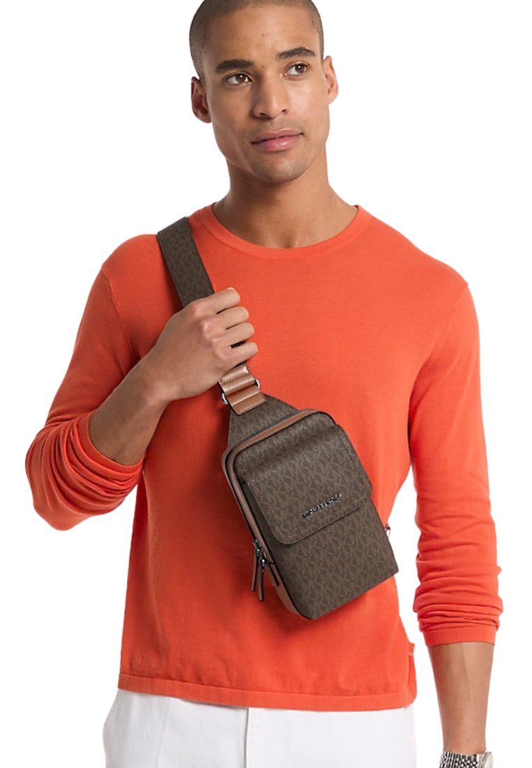 ( PREORDER ) Michael Kors Hudson Signature Logo Sling Pack In Brown Luggage 33S4LHUY1B