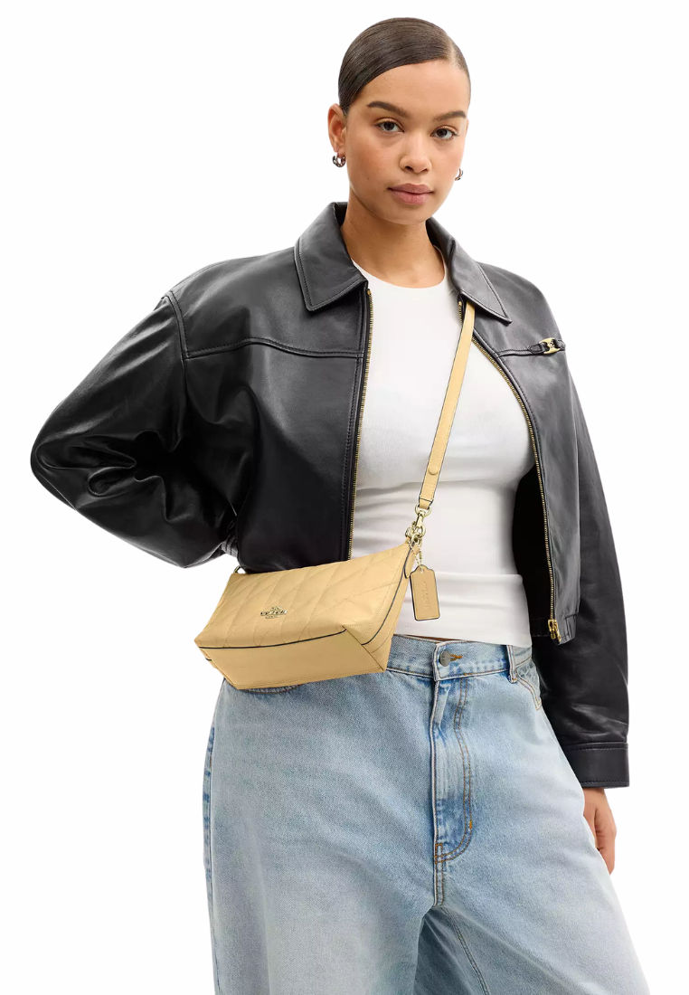 ( PREORDER ) Coach Caitlin With Quilting Shoulder Bag In Soft Yellow CDZ88