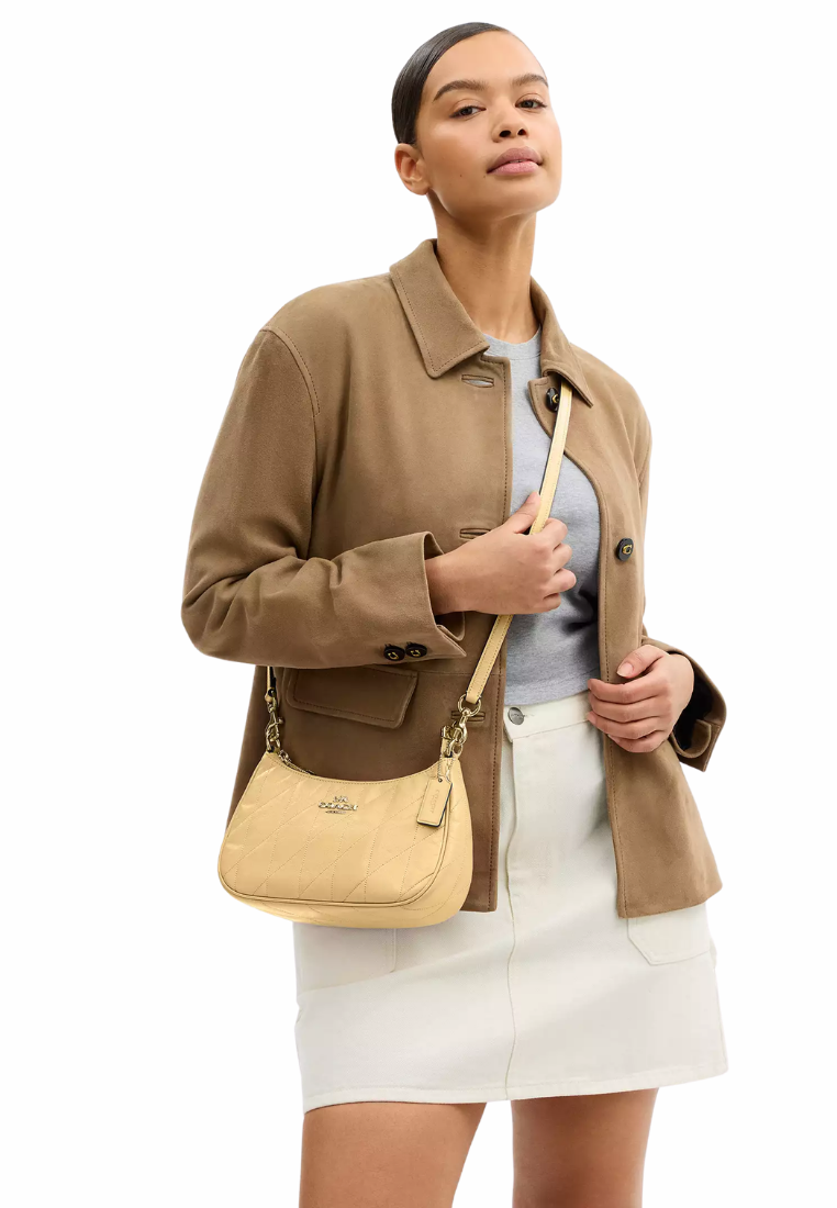 ( PREORDER ) Coach Teri With Quilting Shoulder Bag In Soft Yellow CDY83