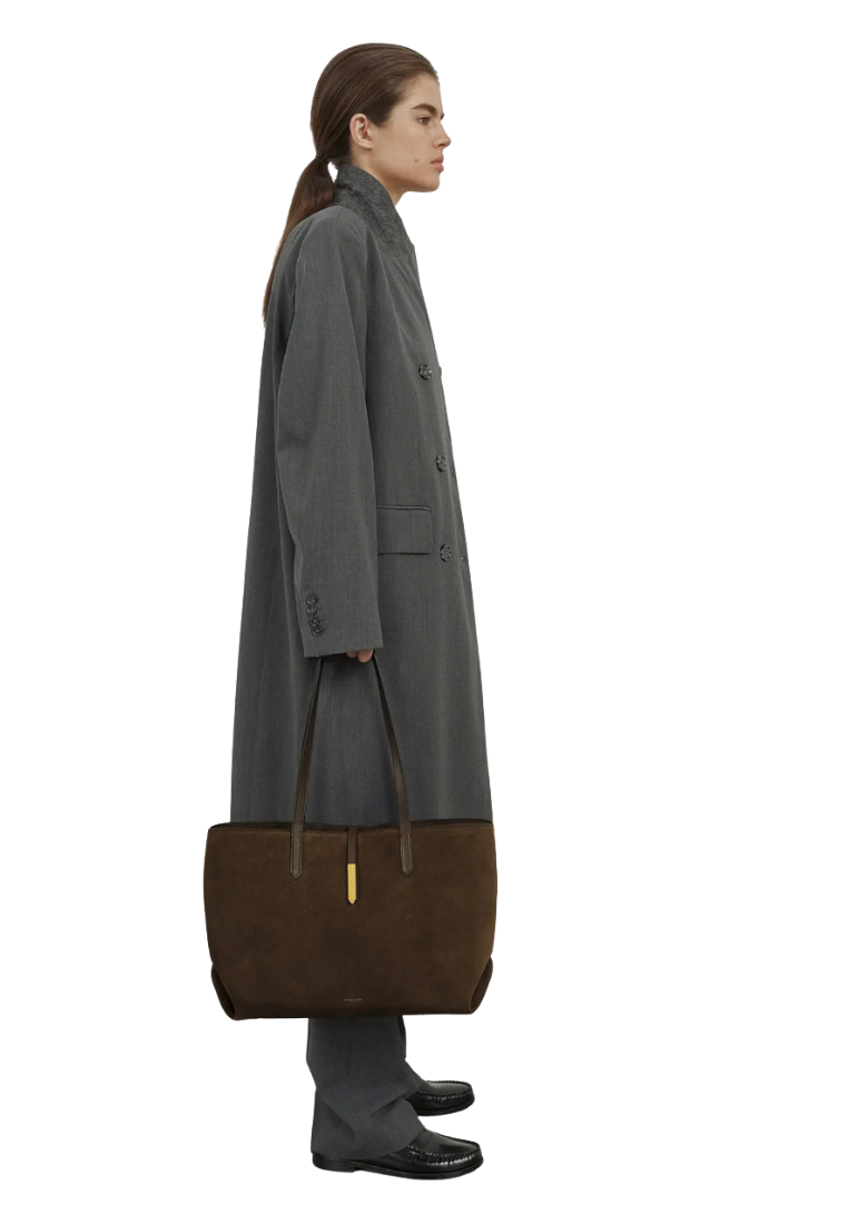( PREORDER ) Demellier The Tokyo Tote Bag In Mocha Suede DE010