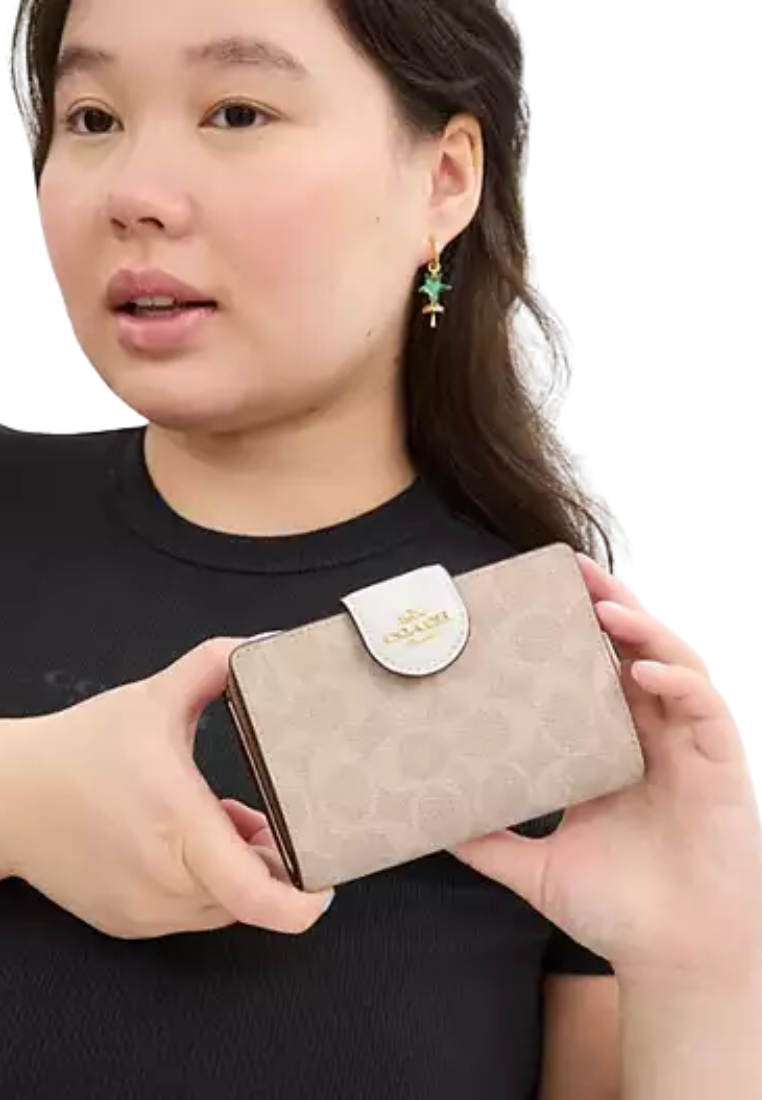 Coach Medium Corner Zip Signature Canvas Wallet In Sand Chalk CW786