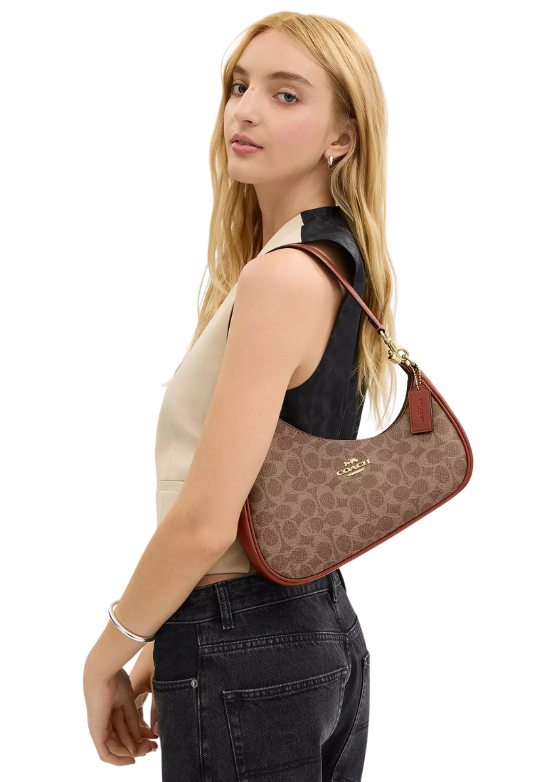 ( PREORDER ) Coach Twisted Teri In Signature Canvas Shoulder Bag In Tan Caramel CBI02