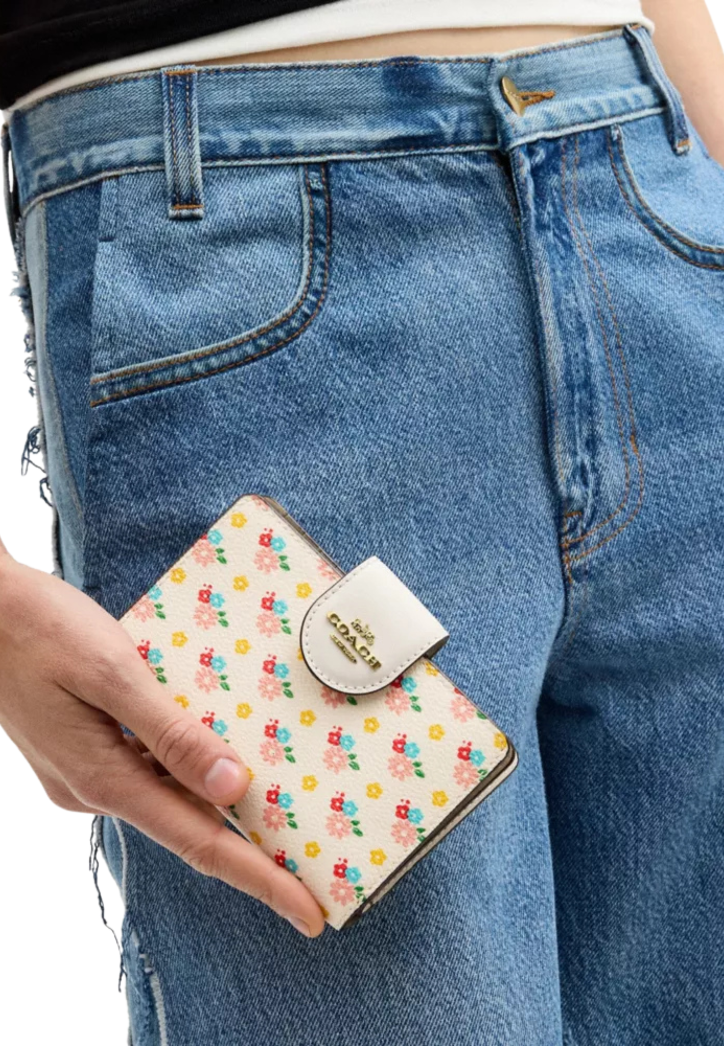 Coach Medium Corner Zip Wallet With Floral Print In Chalk Multi CFA17