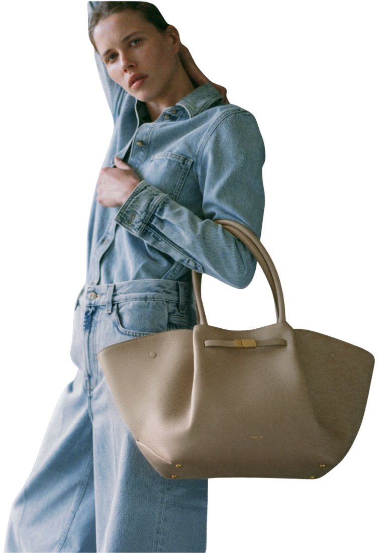 ( PREORDER ) Demellier The New York Shoulder Bag In Light Taupe DE006