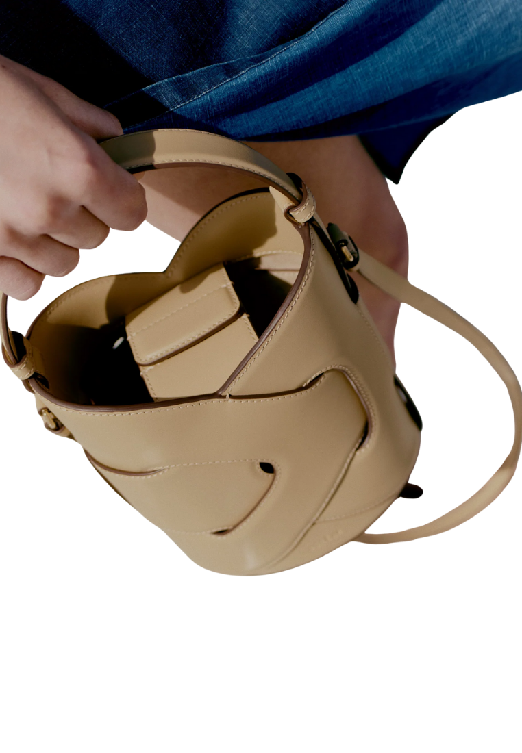 ( PREORDER ) Polene Nodde Seau Crossbody Bag In Sand