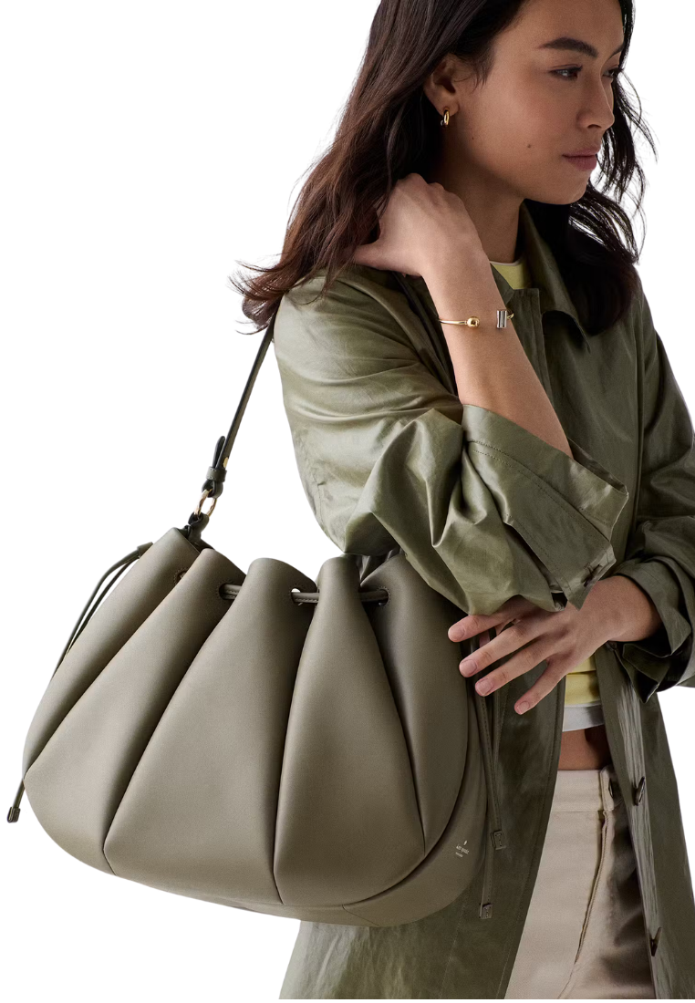 ( PREORDER ) Kate Spade Pinch Shoulder Bag In Oyster Shell KN639