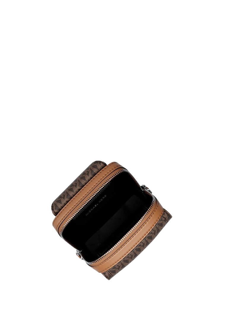 ( PREORDER ) Michael Kors Hudson Signature Logo Sling Pack In Brown Luggage 33S4LHUY1B